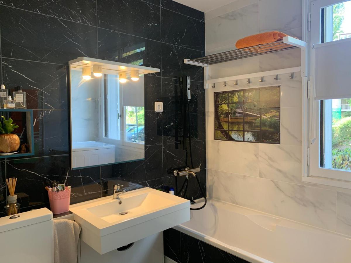 Charmant Room Chez Nous Bus Direct Orly Ablon-sur-Seine Bagian luar foto